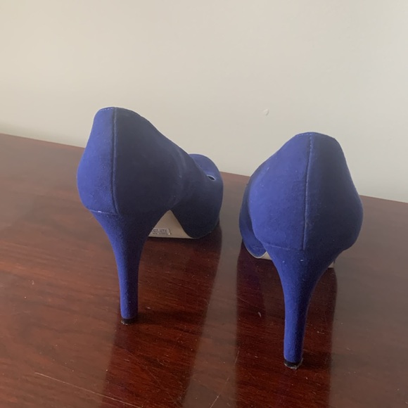 Madden Girl blue suede pumps. Size 10. 4” heels with small platform sole - Picture 3 of 6
